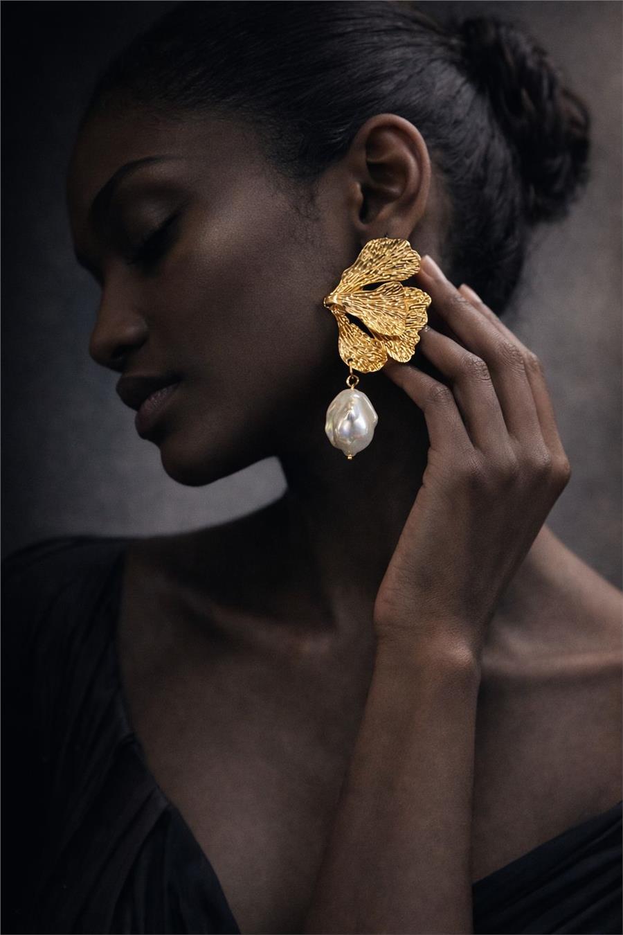 Bianca Asimetrik İnci Gold Yaprak Küpe